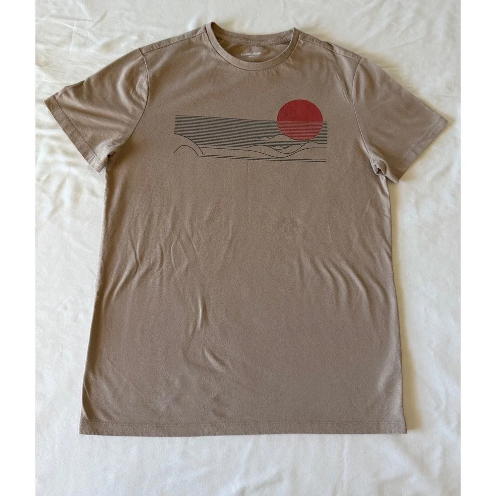 Goodfellow & Co Mens Tan Graphic T-Shirt Red Sun Landscape Crew Neck Size M